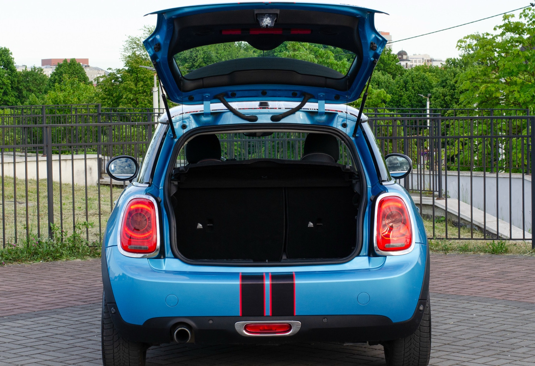Аренда mini cooper бизнес класса 2017 года в городе Москва от 5112 руб./сутки, передний привод, двигатель: бензин, объем 1.5 литров, каско (Впишу в полис), ОСАГО (Мультидрайв), без водителя, недорого, вид 7 - RentRide