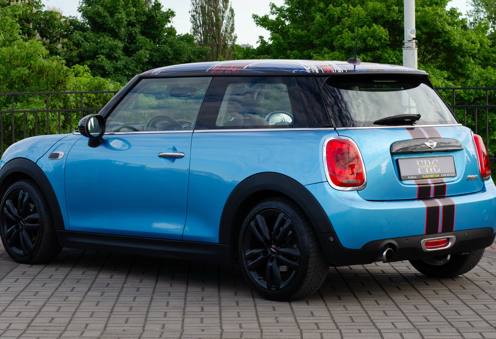 Аренда mini cooper бизнес класса 2017 года в городе Москва от 5112 руб./сутки, передний привод, двигатель: бензин, объем 1.5 литров, каско (Впишу в полис), ОСАГО (Мультидрайв), без водителя, недорого, вид 3 - RentRide