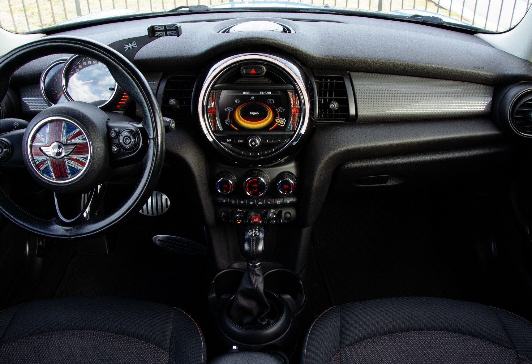 Аренда mini cooper бизнес класса 2017 года в городе Москва от 5112 руб./сутки, передний привод, двигатель: бензин, объем 1.5 литров, каско (Впишу в полис), ОСАГО (Мультидрайв), без водителя, недорого, вид 8 - RentRide