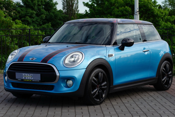 Прокат авто mini cooper бизнес класса 2017 года в городе Калининград от 5112 руб./сутки, передний привод, двигатель: бензин, объем 1.5 литров, каско (Впишу в полис), ОСАГО (Мультидрайв), без водителя, недорого - RentRide