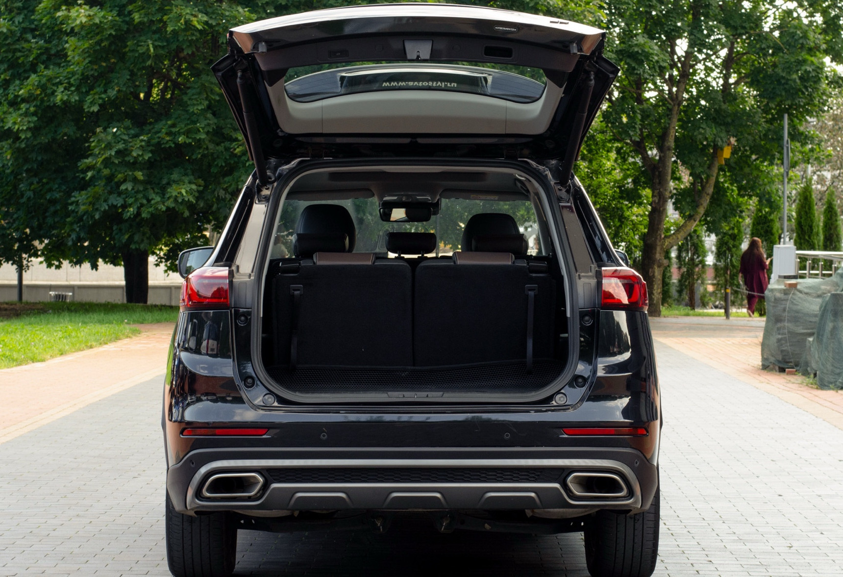 Аренда chery tiggo-8-pro комфорт класса 2021 года в городе Москва от 5032 руб./сутки, полный привод, двигатель: бензин, объем 2 литра, каско (Впишу в полис), ОСАГО (Мультидрайв), без водителя, недорого, вид 6 - RentRide