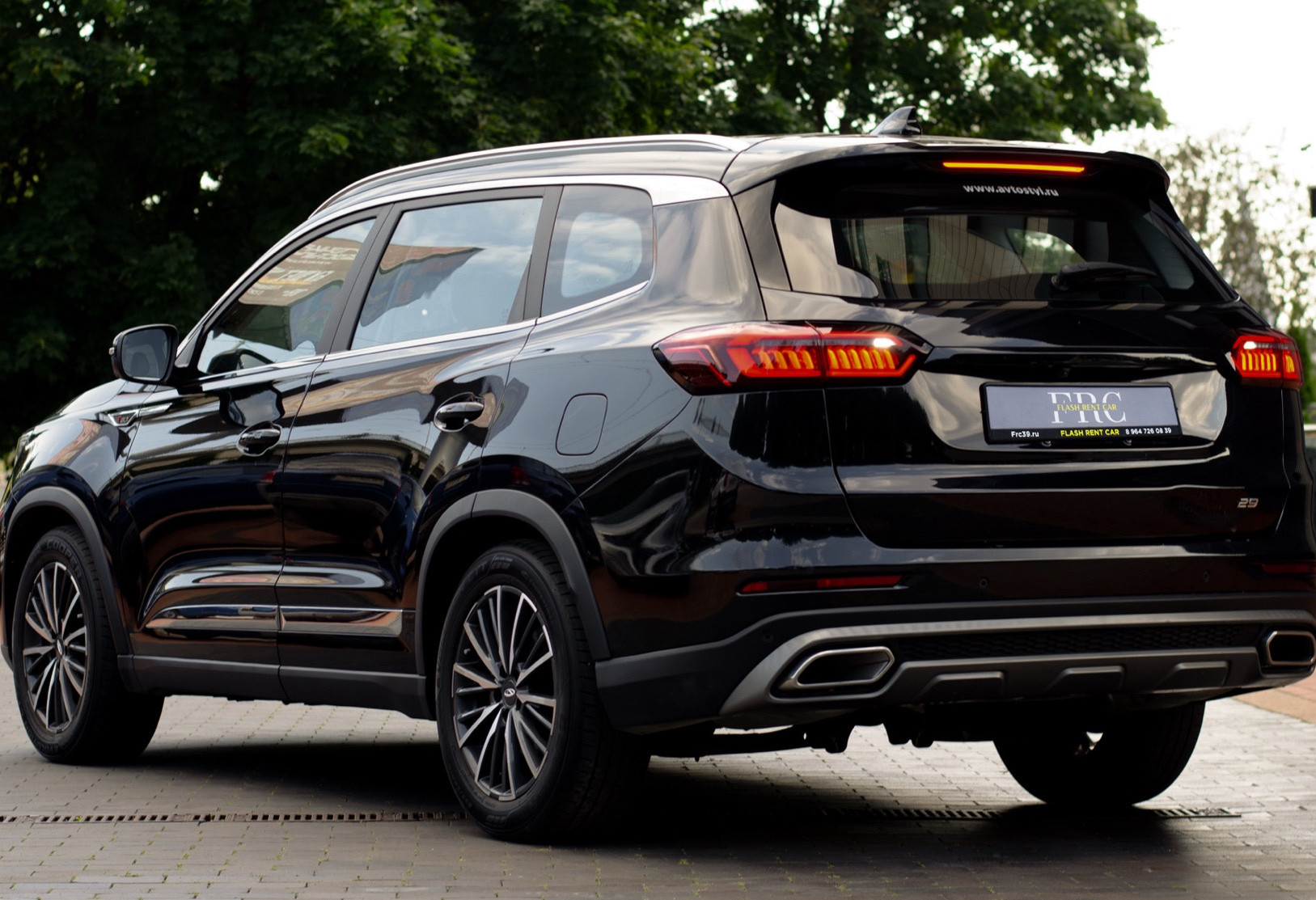 Аренда chery tiggo-8-pro комфорт класса 2021 года в городе Москва от 5032 руб./сутки, полный привод, двигатель: бензин, объем 2 литра, каско (Впишу в полис), ОСАГО (Мультидрайв), без водителя, недорого, вид 3 - RentRide