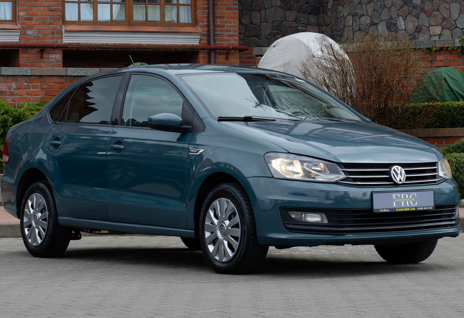 Аренда volkswagen polo эконом класса 2019 года в городе Москва от 2792 руб./сутки, передний привод, двигатель: бензин, объем 1.6 литров, каско (Впишу в полис), ОСАГО (Мультидрайв), без водителя, недорого, вид 2 - RentRide