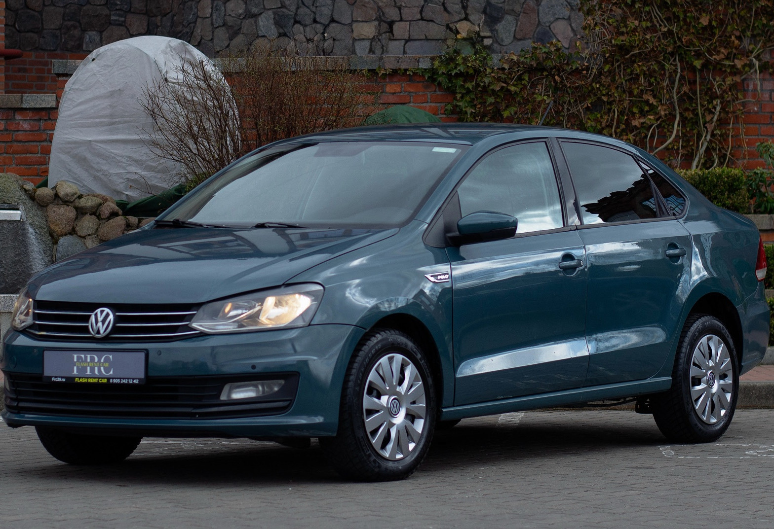 Аренда volkswagen polo эконом класса 2019 года в городе Москва от 2792 руб./сутки, передний привод, двигатель: бензин, объем 1.6 литров, каско (Впишу в полис), ОСАГО (Мультидрайв), без водителя, недорого - RentRide