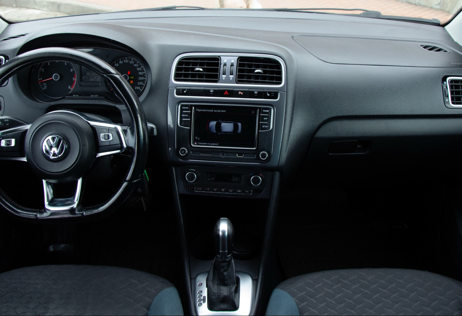Аренда volkswagen polo эконом класса 2019 года в городе Москва от 2792 руб./сутки, передний привод, двигатель: бензин, объем 1.6 литров, каско (Впишу в полис), ОСАГО (Мультидрайв), без водителя, недорого, вид 8 - RentRide