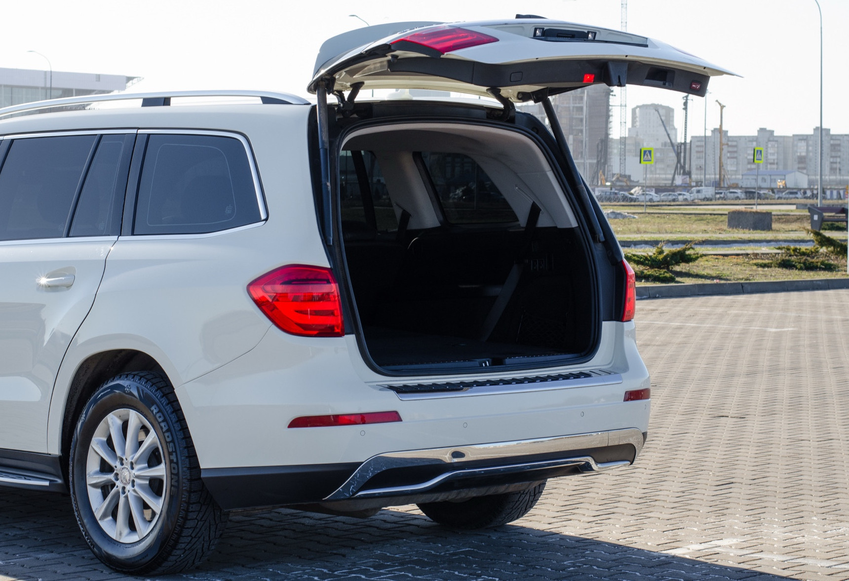 Аренда mercedes-benz gl-klass бизнес класса 2013 года в городе Москва от 7992 руб./сутки, полный привод, двигатель: дизель, объем 3 литра, каско (Впишу в полис), ОСАГО (Мультидрайв), без водителя, недорого, вид 6 - RentRide