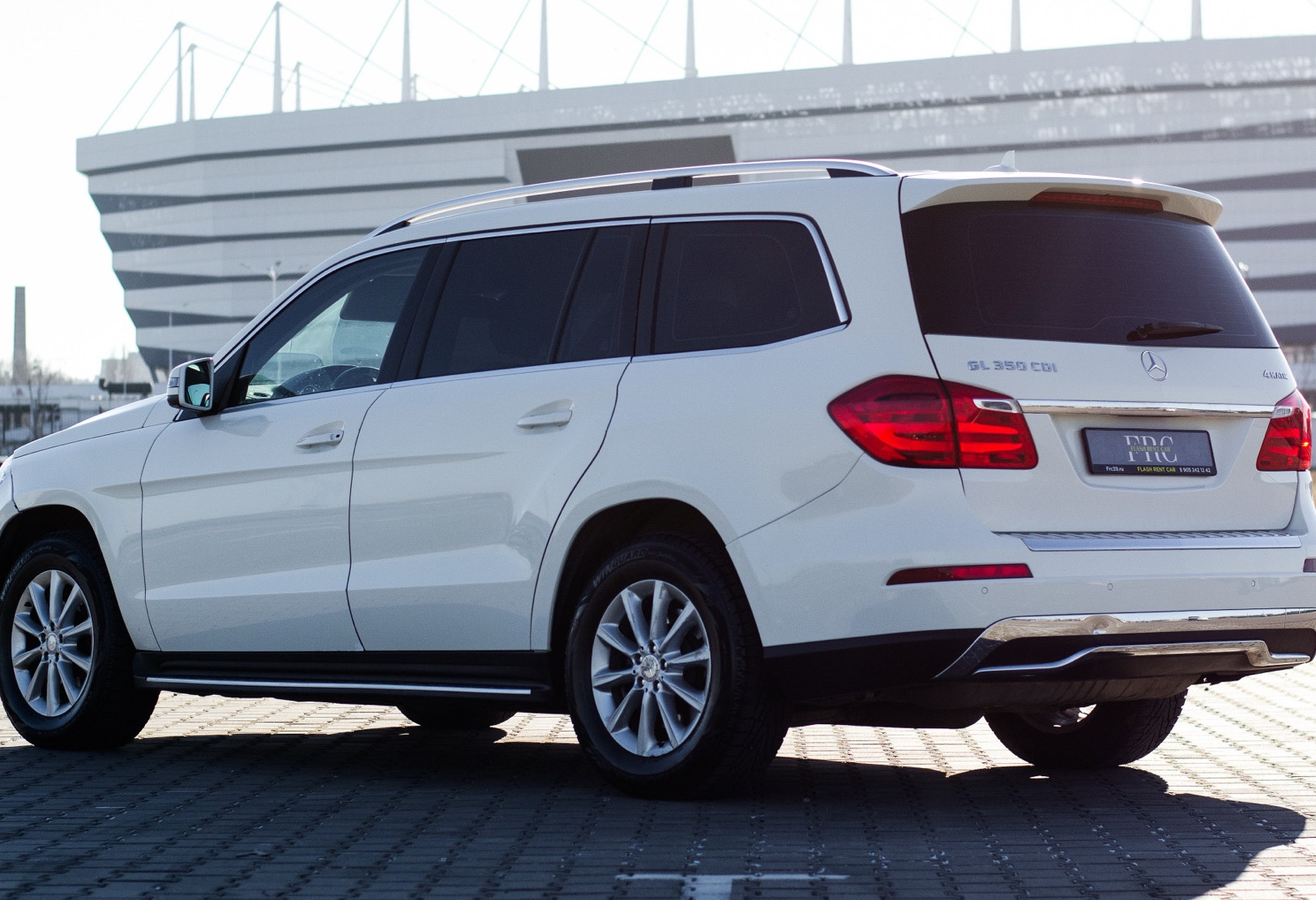 Аренда mercedes-benz gl-klass бизнес класса 2013 года в городе Москва от 7992 руб./сутки, полный привод, двигатель: дизель, объем 3 литра, каско (Впишу в полис), ОСАГО (Мультидрайв), без водителя, недорого, вид 3 - RentRide
