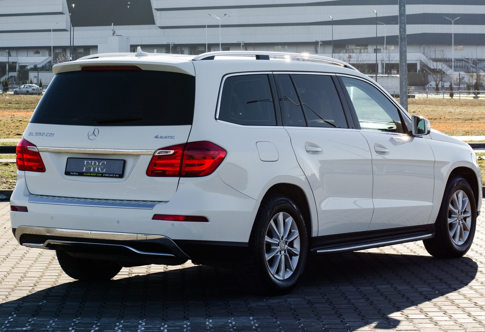 Аренда mercedes-benz gl-klass бизнес класса 2013 года в городе Москва от 7992 руб./сутки, полный привод, двигатель: дизель, объем 3 литра, каско (Впишу в полис), ОСАГО (Мультидрайв), без водителя, недорого, вид 4 - RentRide