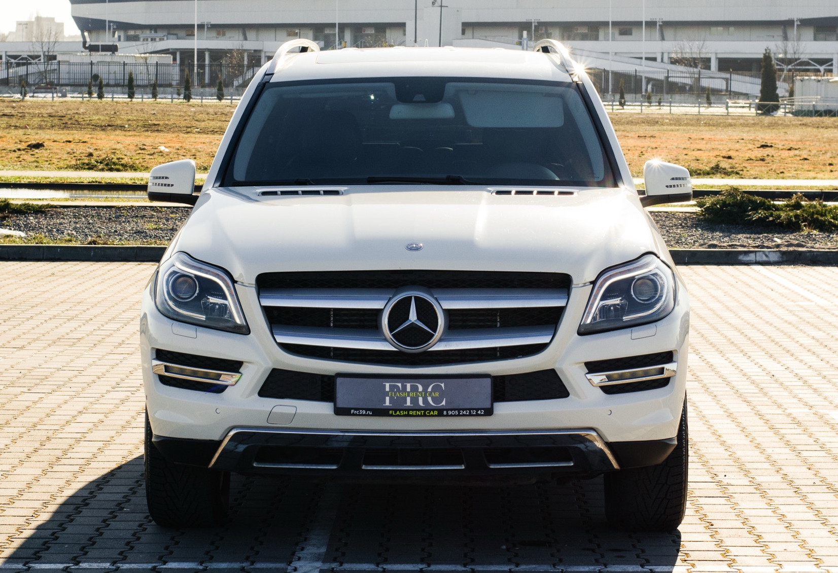 Аренда mercedes-benz gl-klass бизнес класса 2013 года в городе Москва от 7992 руб./сутки, полный привод, двигатель: дизель, объем 3 литра, каско (Впишу в полис), ОСАГО (Мультидрайв), без водителя, недорого, вид 5 - RentRide