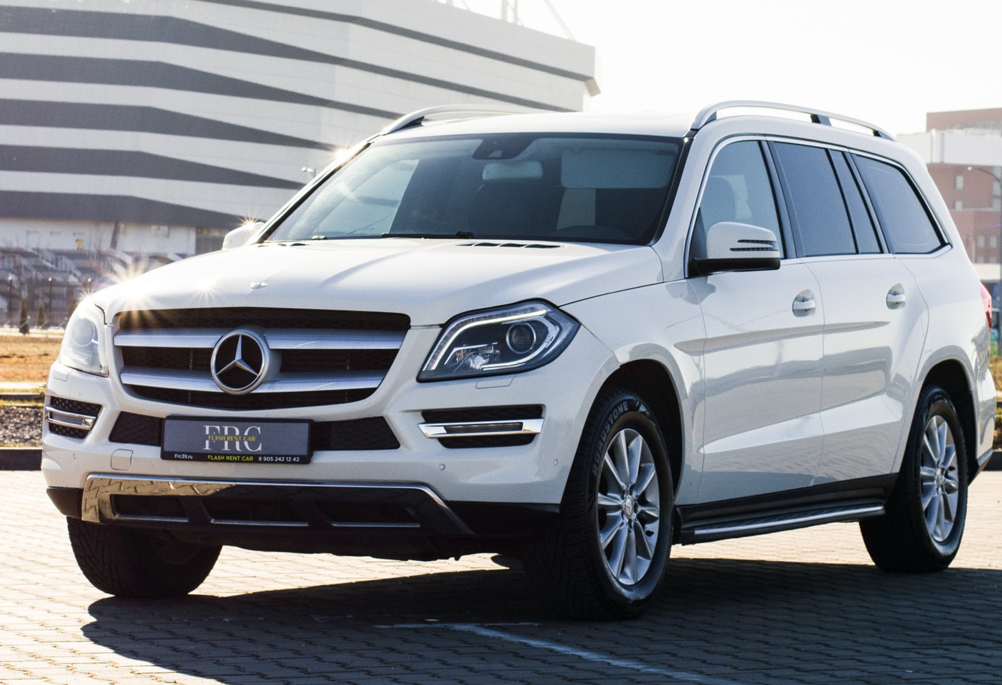 Аренда mercedes-benz gl-klass бизнес класса 2013 года в городе Москва от 7992 руб./сутки, полный привод, двигатель: дизель, объем 3 литра, каско (Впишу в полис), ОСАГО (Мультидрайв), без водителя, недорого - RentRide
