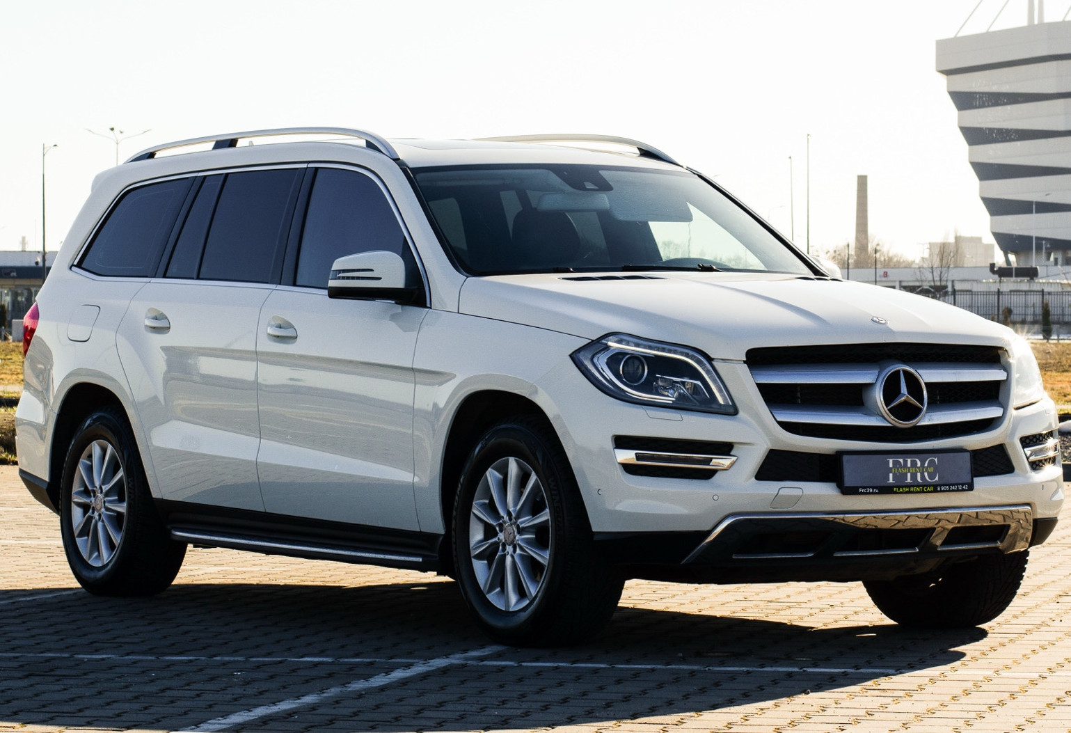 Аренда mercedes-benz gl-klass бизнес класса 2013 года в городе Москва от 7992 руб./сутки, полный привод, двигатель: дизель, объем 3 литра, каско (Впишу в полис), ОСАГО (Мультидрайв), без водителя, недорого, вид 2 - RentRide
