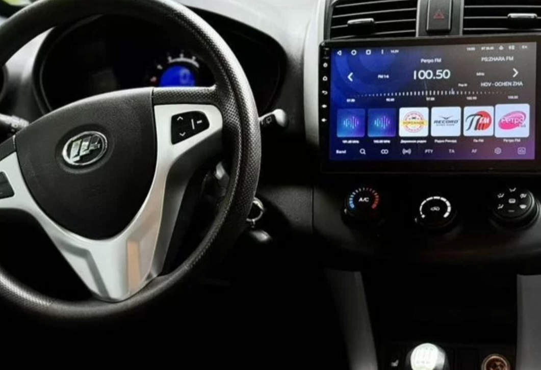 Аренда lifan x60 эконом класса 2015 года в городе Москва Бауманская от 2000 руб./сутки, передний привод, двигатель: бензин, объем 1.8 литров, ОСАГО (Впишу в полис), без водителя, недорого, вид 6 - RentRide