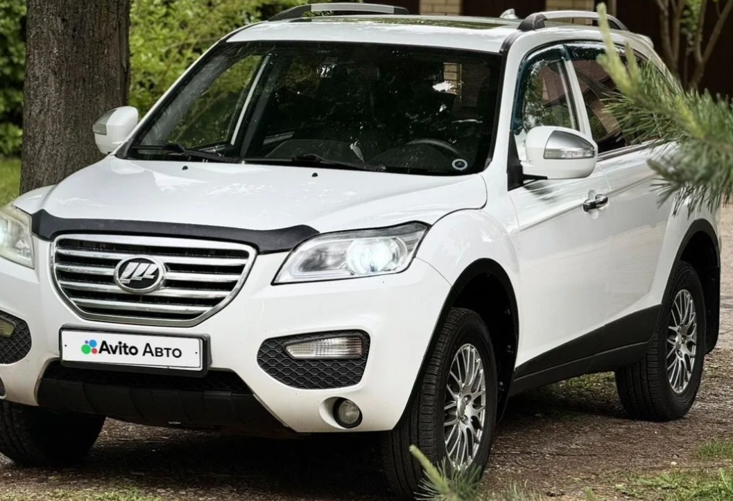 Аренда lifan x60 эконом класса 2015 года в городе Москва Бауманская от 2000 руб./сутки, передний привод, двигатель: бензин, объем 1.8 литров, ОСАГО (Впишу в полис), без водителя, недорого, вид 2 - RentRide