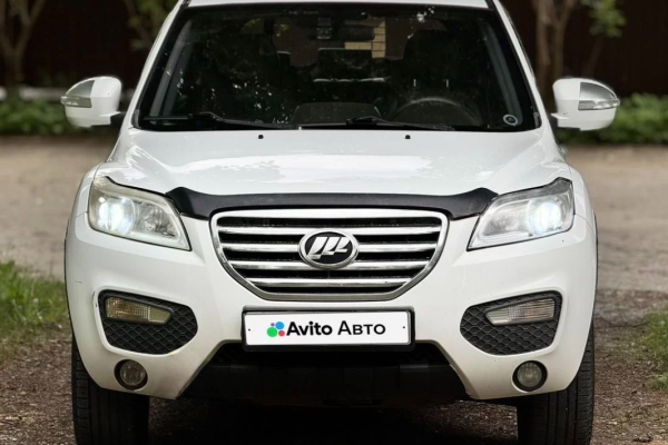 Прокат авто lifan x60 эконом класса 2015 года в городе Москва Бауманская от 2000 руб./сутки, передний привод, двигатель: бензин, объем 1.8 литров, ОСАГО (Впишу в полис), без водителя, недорого - RentRide