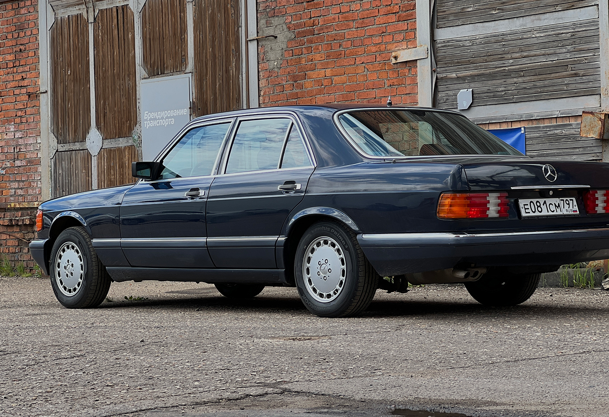 Аренда mercedes-benz s-klass 1986 года в городе Москва от 15992 руб./сутки, задний привод, двигатель: бензин, объем 3 литра, ОСАГО (Впишу в полис), без водителя, недорого, вид 2 - RentRide
