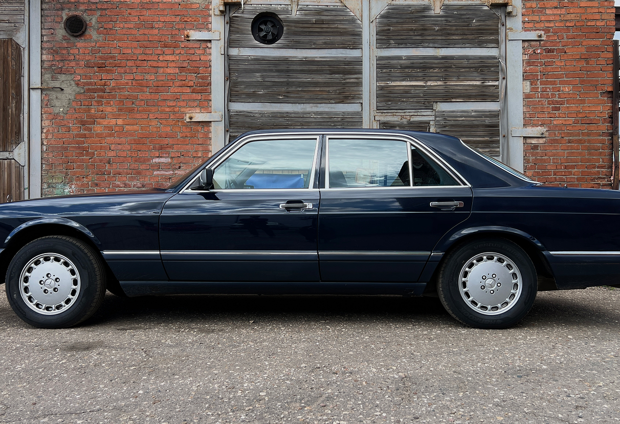 Аренда mercedes-benz s-klass 1986 года в городе Москва от 15992 руб./сутки, задний привод, двигатель: бензин, объем 3 литра, ОСАГО (Впишу в полис), без водителя, недорого, вид 3 - RentRide