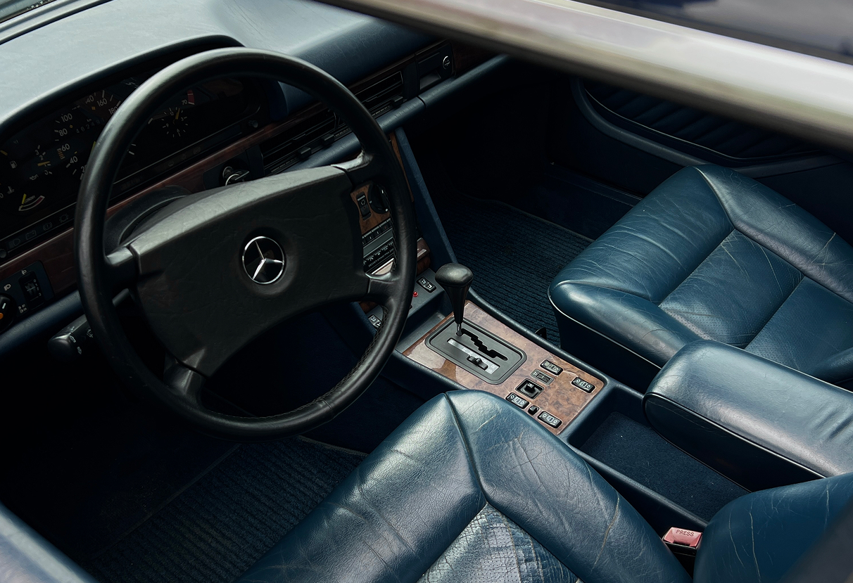 Аренда mercedes-benz s-klass 1986 года в городе Москва от 15992 руб./сутки, задний привод, двигатель: бензин, объем 3 литра, ОСАГО (Впишу в полис), без водителя, недорого, вид 7 - RentRide
