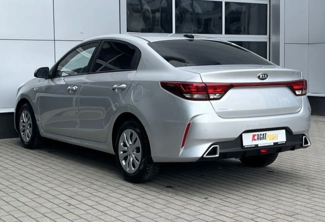 Аренда kia rio эконом класса 2020 года в городе Москва Саларьево от 2800 руб./сутки, передний привод, двигатель: бензин, объем 1.6 литров, ОСАГО (Мультидрайв), без водителя, недорого, вид 4 - RentRide