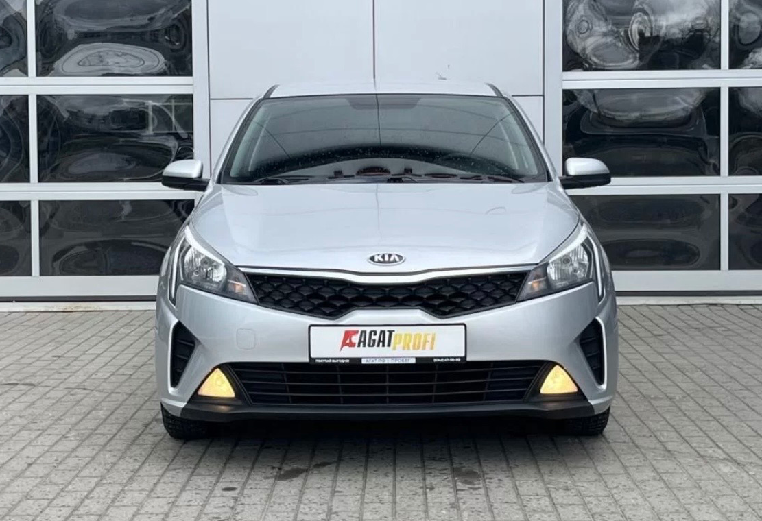 Аренда kia rio эконом класса 2020 года в городе Москва Саларьево от 2800 руб./сутки, передний привод, двигатель: бензин, объем 1.6 литров, ОСАГО (Мультидрайв), без водителя, недорого, вид 2 - RentRide
