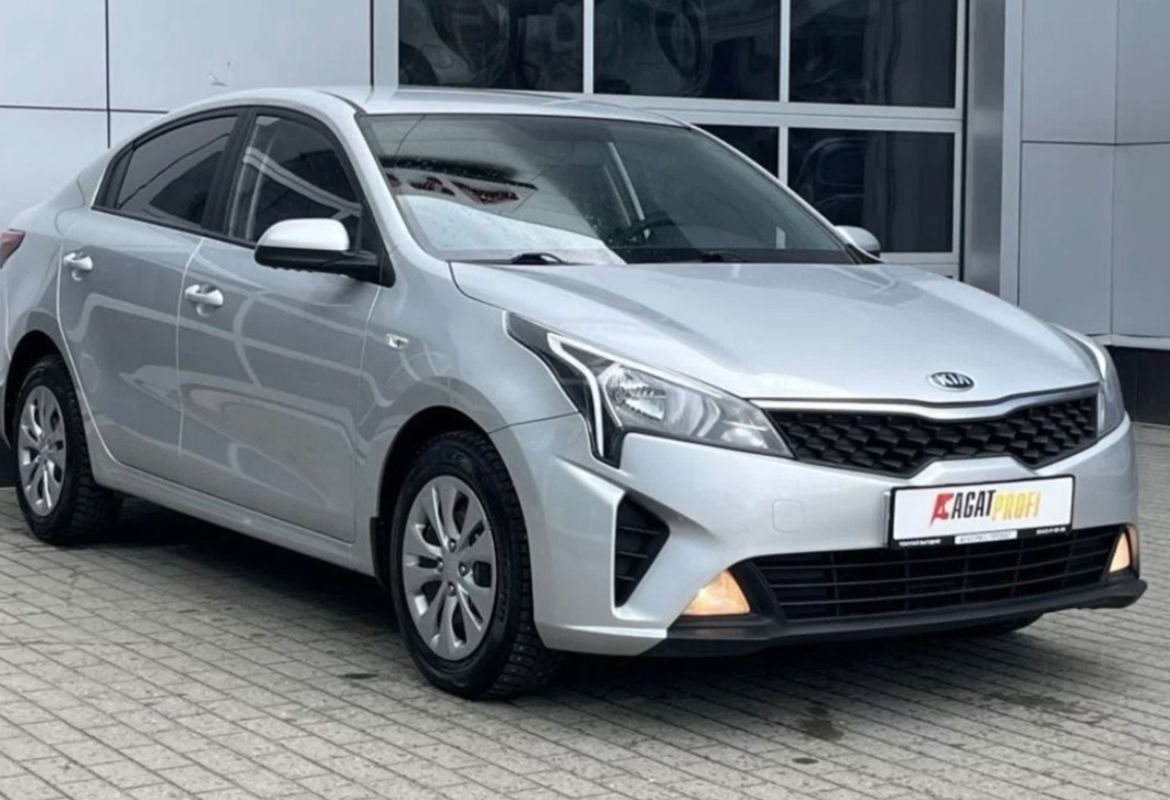 Аренда kia rio эконом класса 2020 года в городе Москва Саларьево от 2800 руб./сутки, передний привод, двигатель: бензин, объем 1.6 литров, ОСАГО (Мультидрайв), без водителя, недорого - RentRide