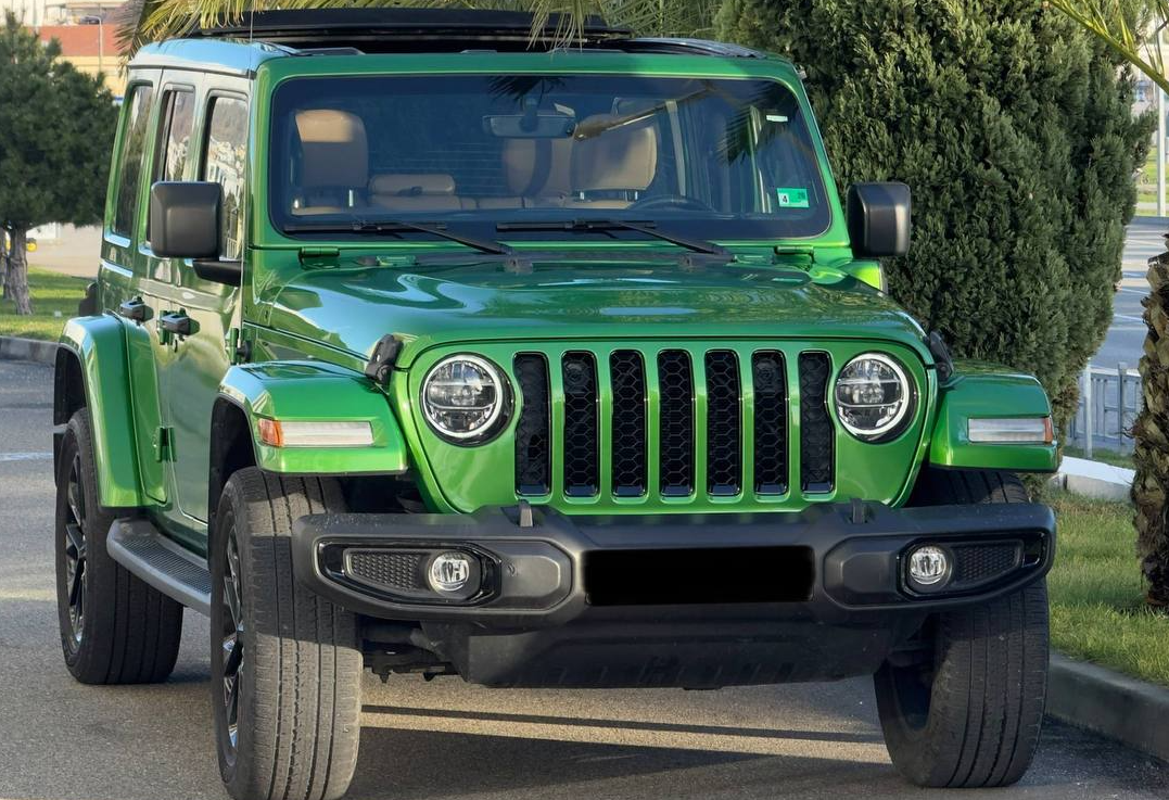Аренда jeep wrangler бизнес класса 2021 года в городе Москва от 12000 руб./сутки, полный привод, двигатель: гибрид, объем 2 литра, ОСАГО (Мультидрайв), без водителя, недорого, вид 2 - RentRide