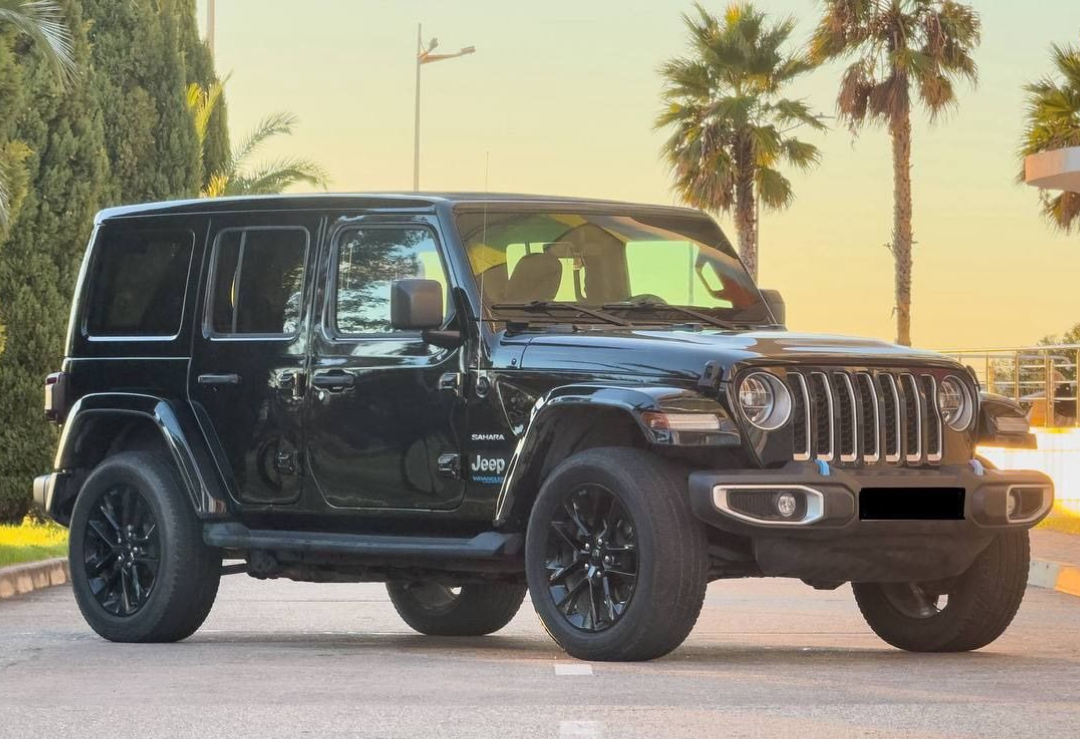 Аренда jeep wrangler бизнес класса 2022 года в городе Москва от 12000 руб./сутки, полный привод, двигатель: гибрид, объем 2 литра, ОСАГО (Мультидрайв), без водителя, недорого - RentRide