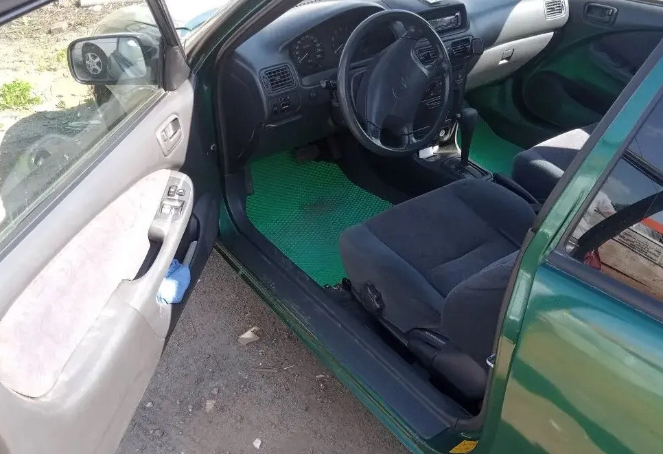 Аренда toyota corolla эконом класса 1999 года в городе Москва от 1119 руб./сутки, передний привод, двигатель: бензин, объем 1.3 литра, ОСАГО (Мультидрайв), без водителя, недорого, вид 4 - RentRide