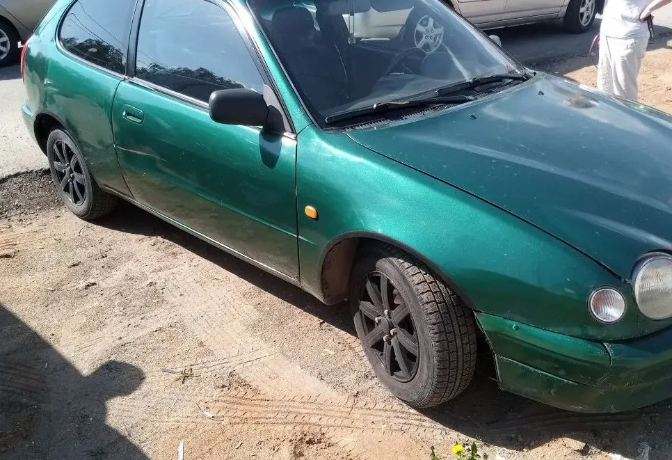Аренда toyota corolla эконом класса 1999 года в городе Москва от 1119 руб./сутки, передний привод, двигатель: бензин, объем 1.3 литра, ОСАГО (Мультидрайв), без водителя, недорого - RentRide