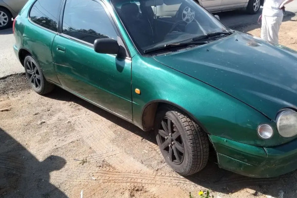 Прокат авто toyota corolla эконом класса 1999 года в городе Подольск от 1119 руб./сутки, передний привод, двигатель: бензин, объем 1.3 литра, ОСАГО (Мультидрайв), без водителя, недорого - RentRide