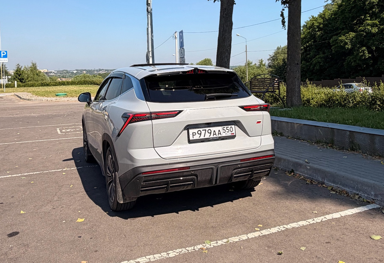 Аренда jetour dashing бизнес класса 2023 года в городе Москва Алтуфьево от 4800 руб./сутки, передний привод, двигатель: бензин, объем 1.5 литров, ОСАГО (Впишу в полис), без водителя, недорого, вид 2 - RentRide
