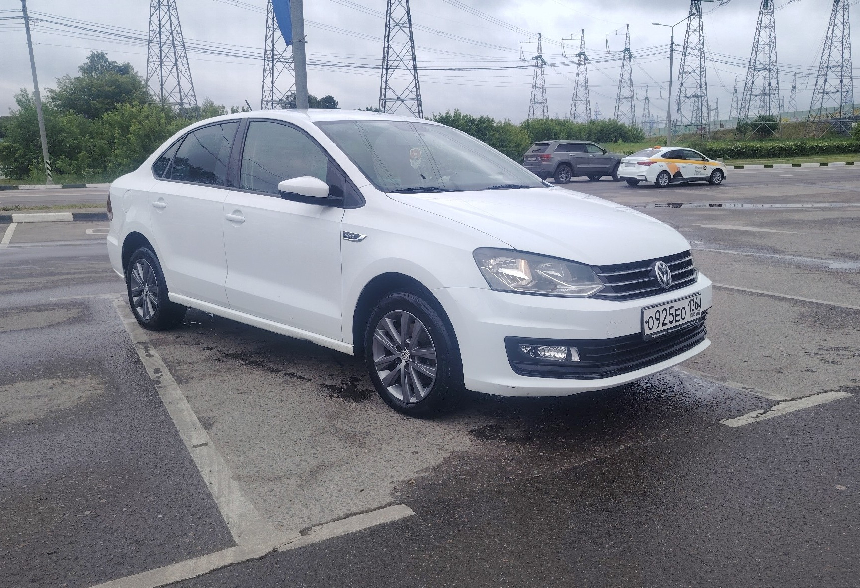 Аренда volkswagen polo эконом класса 2019 года в городе Москва Домодедовская от 1920 руб./сутки, передний привод, двигатель: бензин, объем 1.6 литров, ОСАГО (Мультидрайв), без водителя, недорого - RentRide
