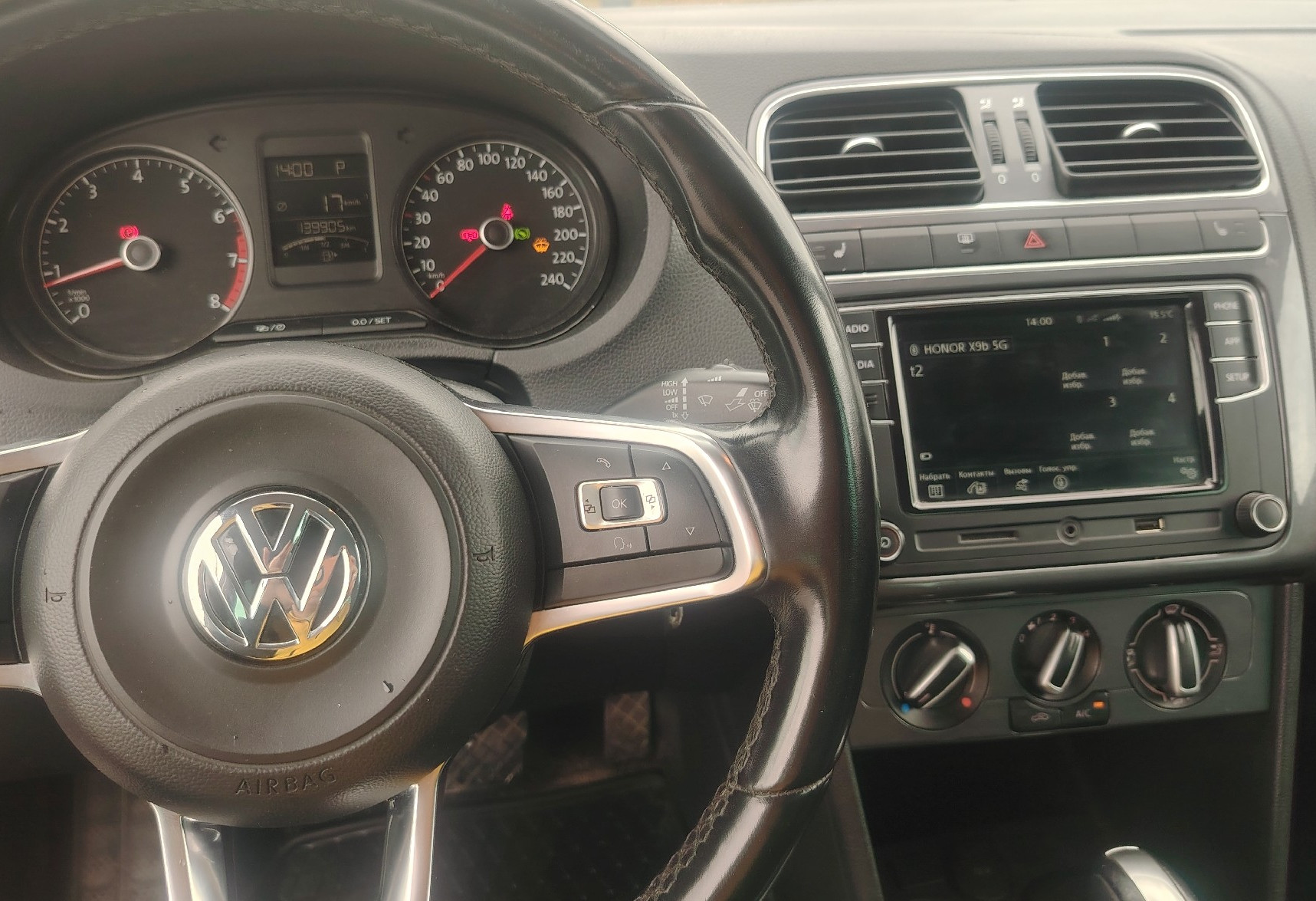 Аренда volkswagen polo эконом класса 2019 года в городе Москва Домодедовская от 1920 руб./сутки, передний привод, двигатель: бензин, объем 1.6 литров, ОСАГО (Мультидрайв), без водителя, недорого, вид 10 - RentRide