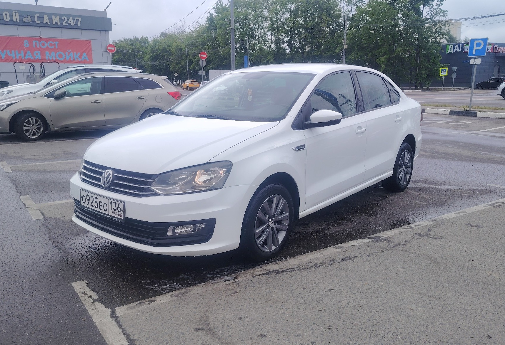 Аренда volkswagen polo эконом класса 2019 года в городе Москва Домодедовская от 1920 руб./сутки, передний привод, двигатель: бензин, объем 1.6 литров, ОСАГО (Мультидрайв), без водителя, недорого, вид 2 - RentRide