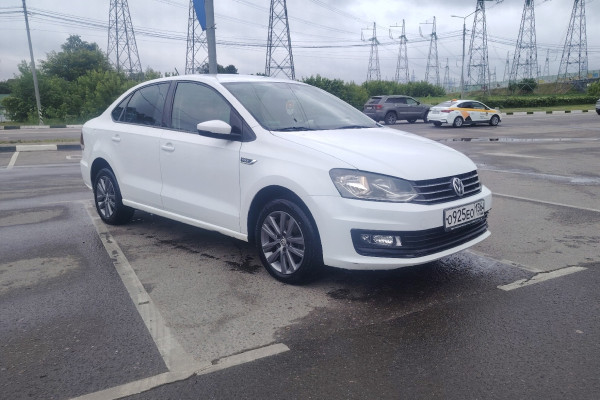 Прокат авто volkswagen polo эконом класса 2019 года в городе Москва Домодедовская от 1920 руб./сутки, передний привод, двигатель: бензин, объем 1.6 литров, ОСАГО (Мультидрайв), без водителя, недорого - RentRide