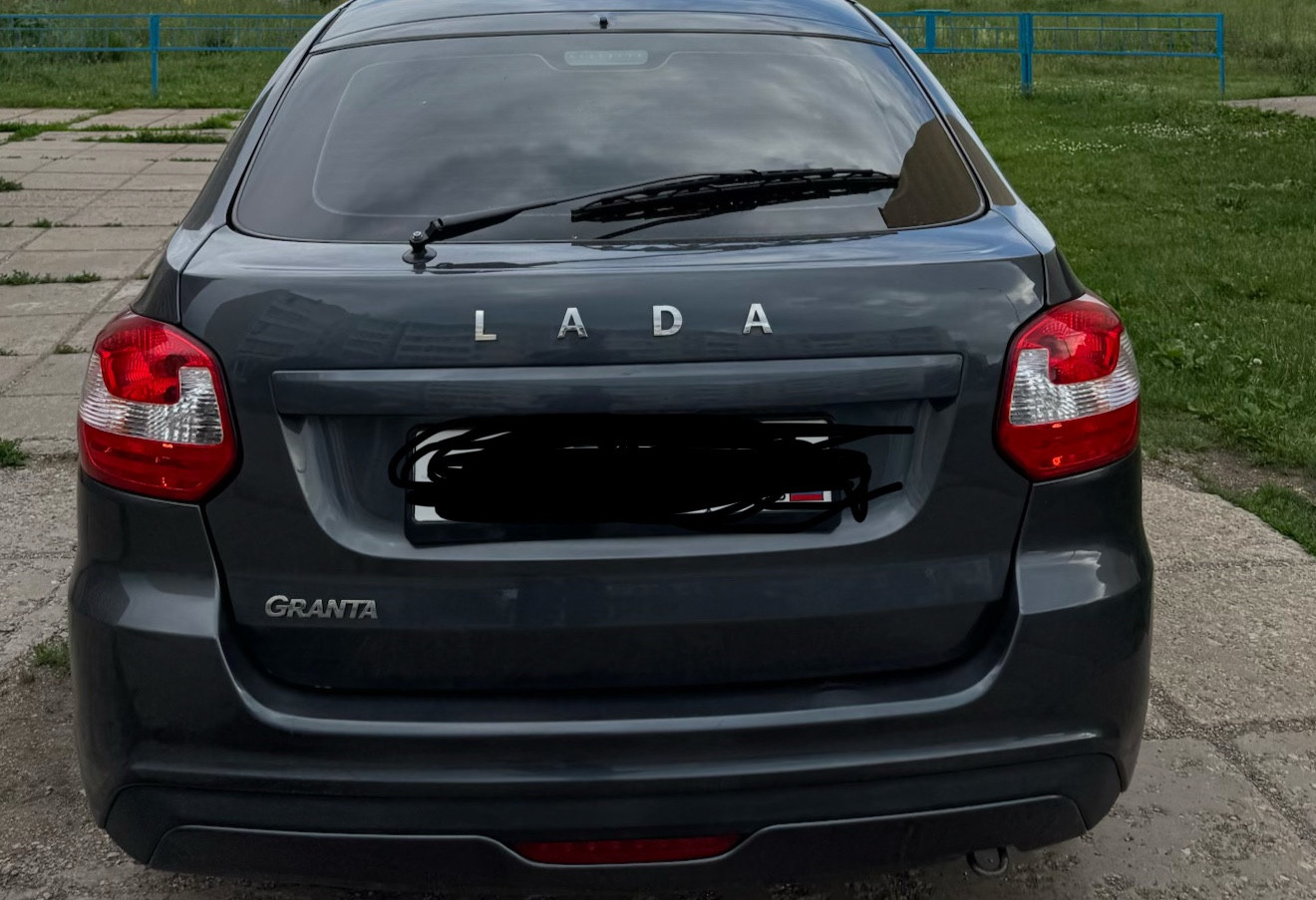 Аренда lada granta эконом класса 2018 года в городе Москва от 2400 руб./сутки, передний привод, двигатель: бензин, объем 1.6 литров, ОСАГО (Впишу в полис), без водителя, недорого, вид 4 - RentRide