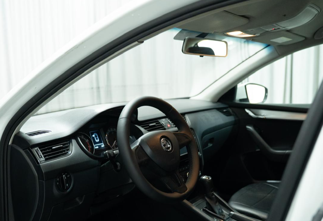 Аренда skoda octavia эконом класса 2020 года в городе Москва Яхромская от 2000 руб./сутки, передний привод, двигатель: бензин, объем 1.6 литров, ОСАГО (Мультидрайв), без водителя, недорого, вид 7 - RentRide