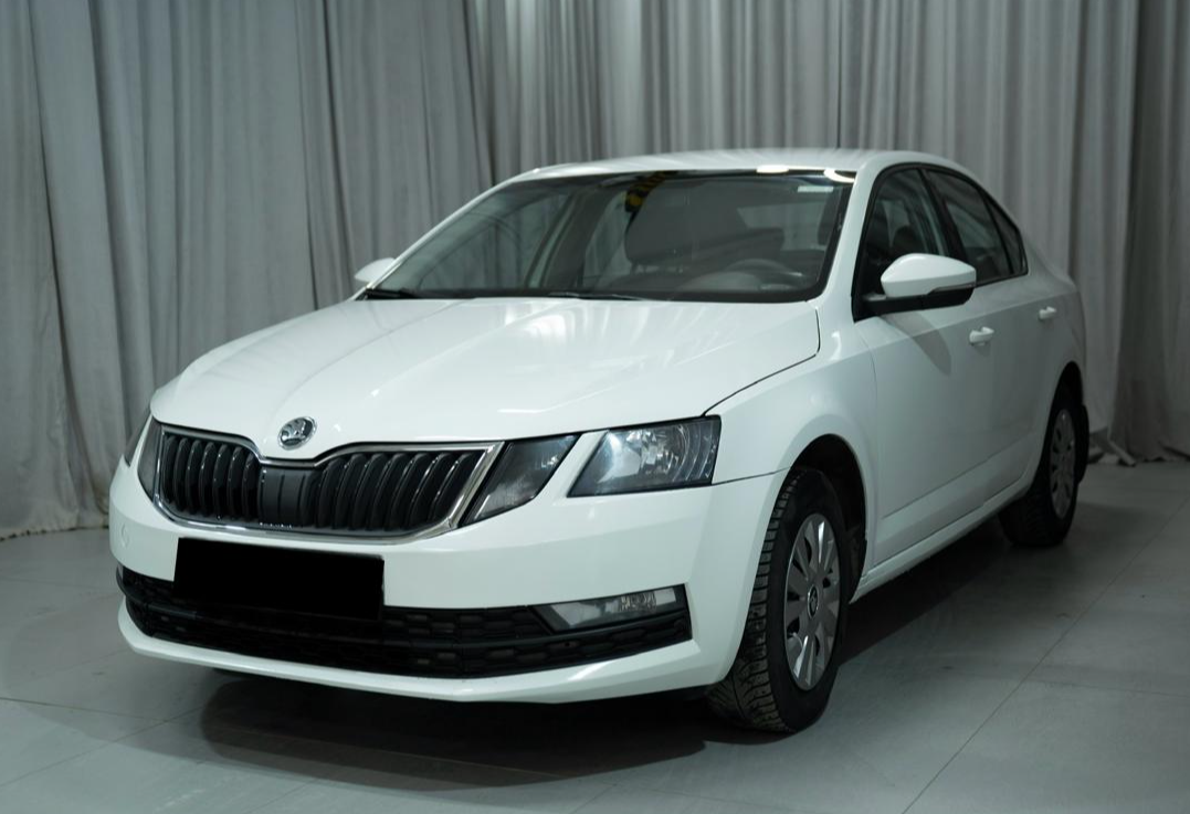 Аренда skoda octavia эконом класса 2020 года в городе Москва Яхромская от 2000 руб./сутки, передний привод, двигатель: бензин, объем 1.6 литров, ОСАГО (Мультидрайв), без водителя, недорого, вид 2 - RentRide
