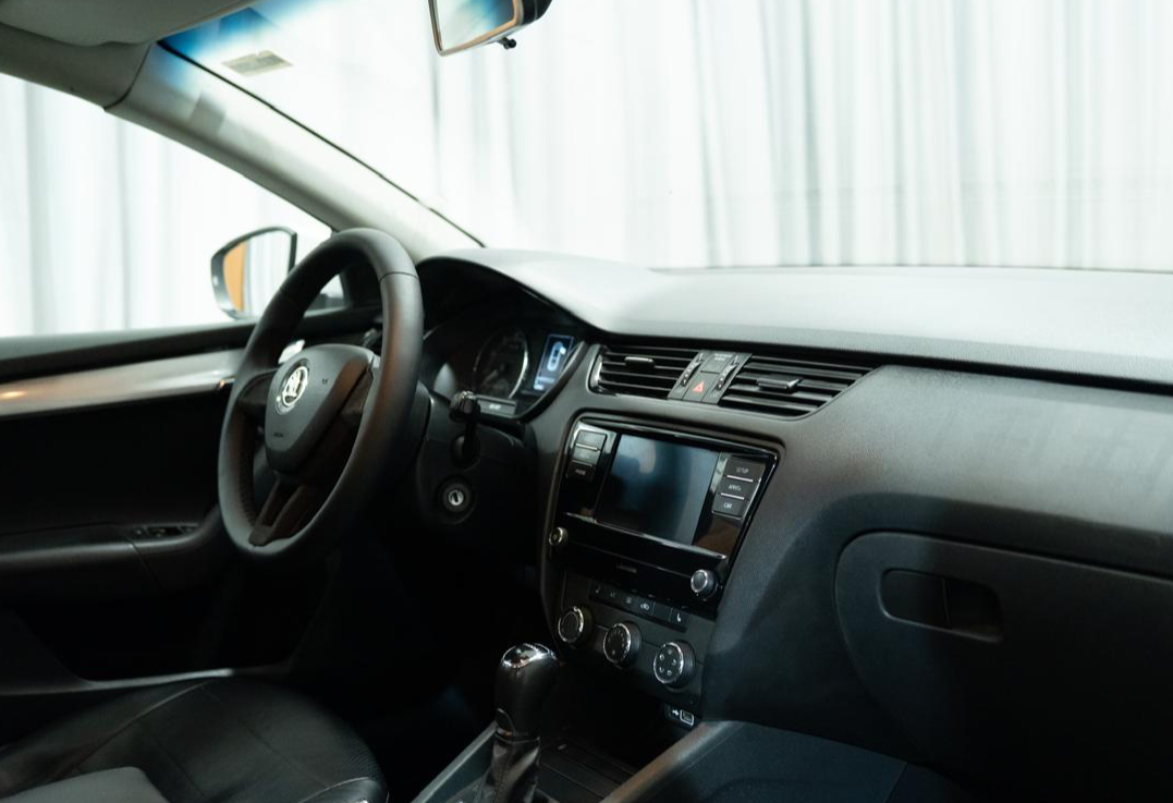 Аренда skoda octavia эконом класса 2020 года в городе Москва Ольховая от 2000 руб./сутки, передний привод, двигатель: бензин, объем 1.6 литров, ОСАГО (Мультидрайв), без водителя, недорого, вид 7 - RentRide