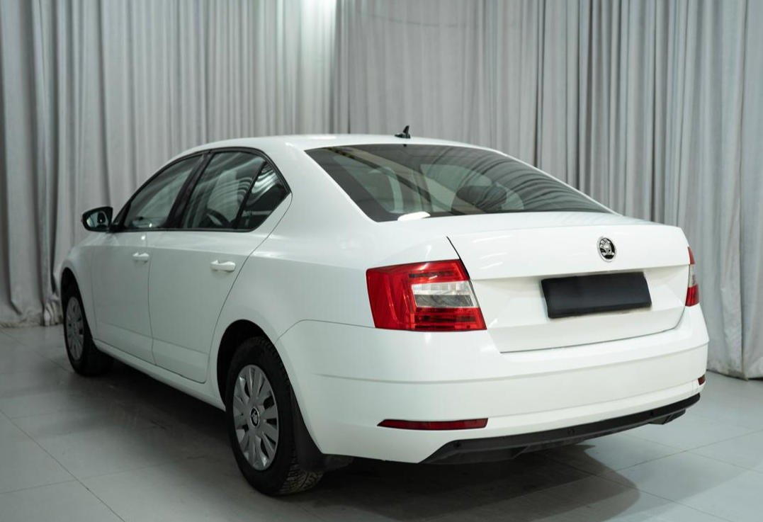 Аренда skoda octavia эконом класса 2020 года в городе Москва Ольховая от 2000 руб./сутки, передний привод, двигатель: бензин, объем 1.6 литров, ОСАГО (Мультидрайв), без водителя, недорого, вид 5 - RentRide