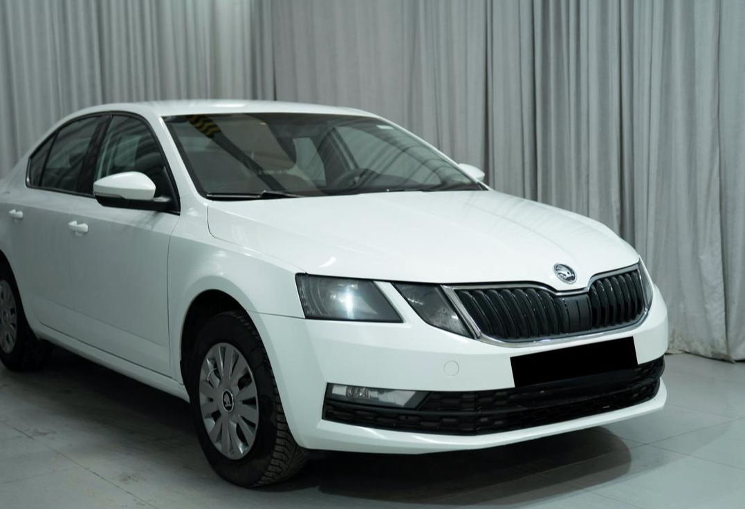 Аренда skoda octavia эконом класса 2020 года в городе Москва Ольховая от 2000 руб./сутки, передний привод, двигатель: бензин, объем 1.6 литров, ОСАГО (Мультидрайв), без водителя, недорого, вид 3 - RentRide