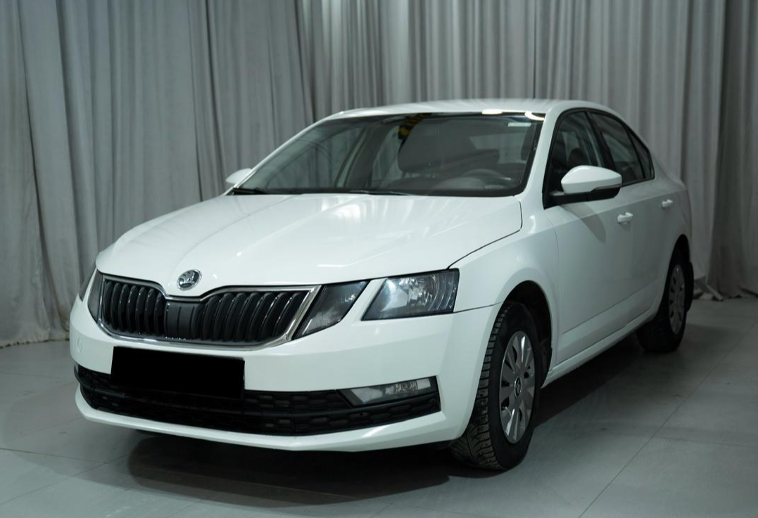 Аренда skoda octavia эконом класса 2020 года в городе Москва Ольховая от 2000 руб./сутки, передний привод, двигатель: бензин, объем 1.6 литров, ОСАГО (Мультидрайв), без водителя, недорого, вид 2 - RentRide