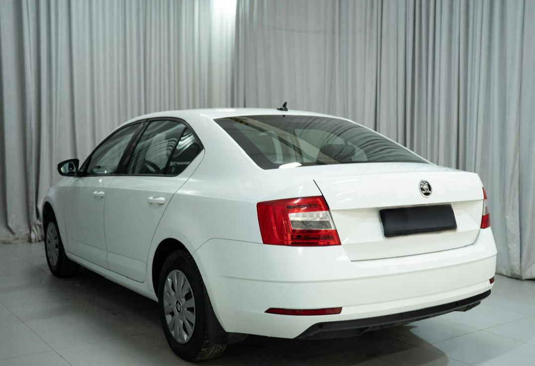 Аренда skoda octavia эконом класса 2020 года в городе Москва Яхромская от 2000 руб./сутки, передний привод, двигатель: бензин, объем 1.6 литров, ОСАГО (Мультидрайв), без водителя, недорого, вид 5 - RentRide