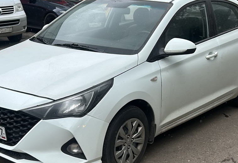 Аренда hyundai solaris эконом класса 2021 года в городе Москва Парк культуры от 2000 руб./сутки, передний привод, двигатель: бензин, объем 1.6 литров, ОСАГО (Впишу в полис), без водителя, недорого, вид 2 - RentRide