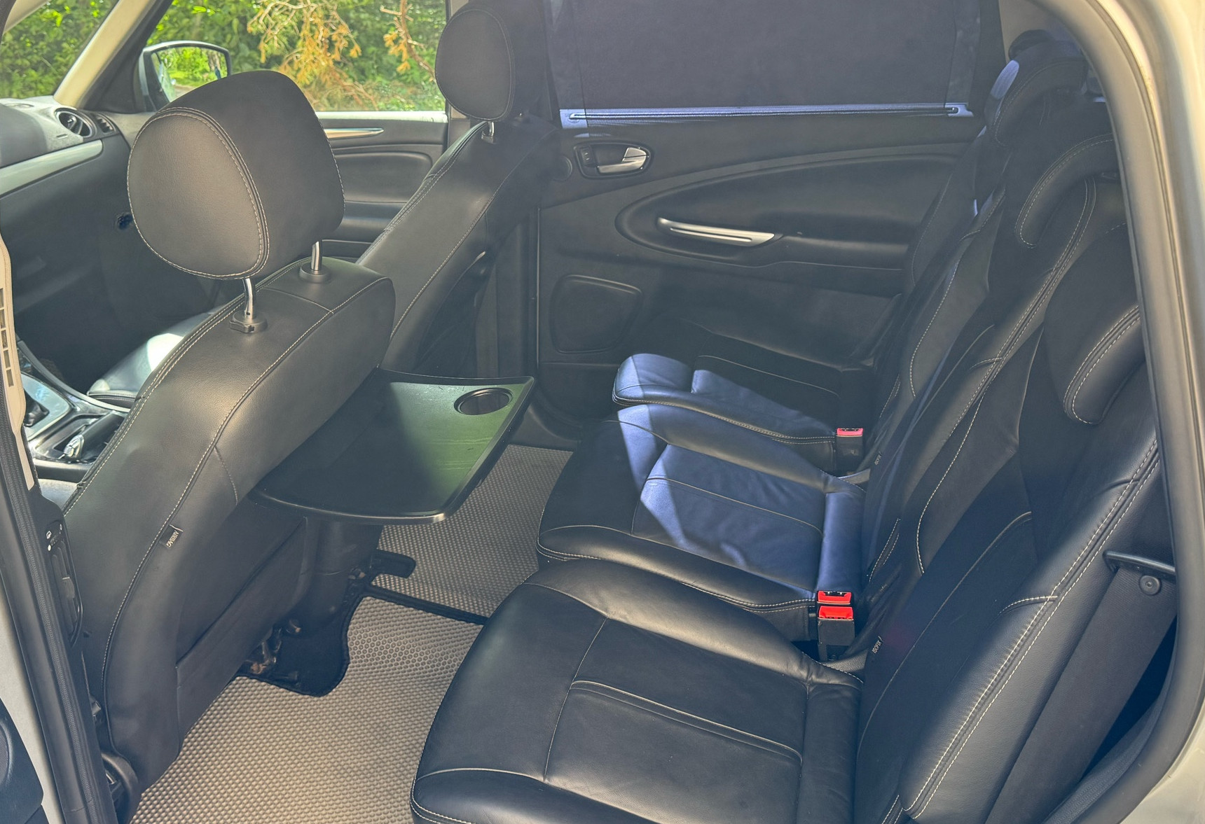 Аренда ford s-max 2011 года в городе Москва Котельники от 2800 руб./сутки, передний привод, двигатель: бензин, объем 2 литра, ОСАГО (Мультидрайв), без водителя, недорого, вид 5 - RentRide