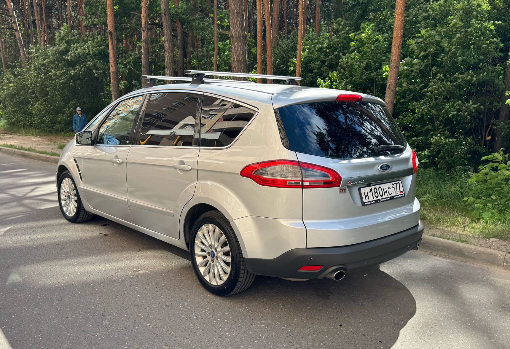 Аренда ford s-max 2011 года в городе Москва Котельники от 2800 руб./сутки, передний привод, двигатель: бензин, объем 2 литра, ОСАГО (Мультидрайв), без водителя, недорого, вид 2 - RentRide