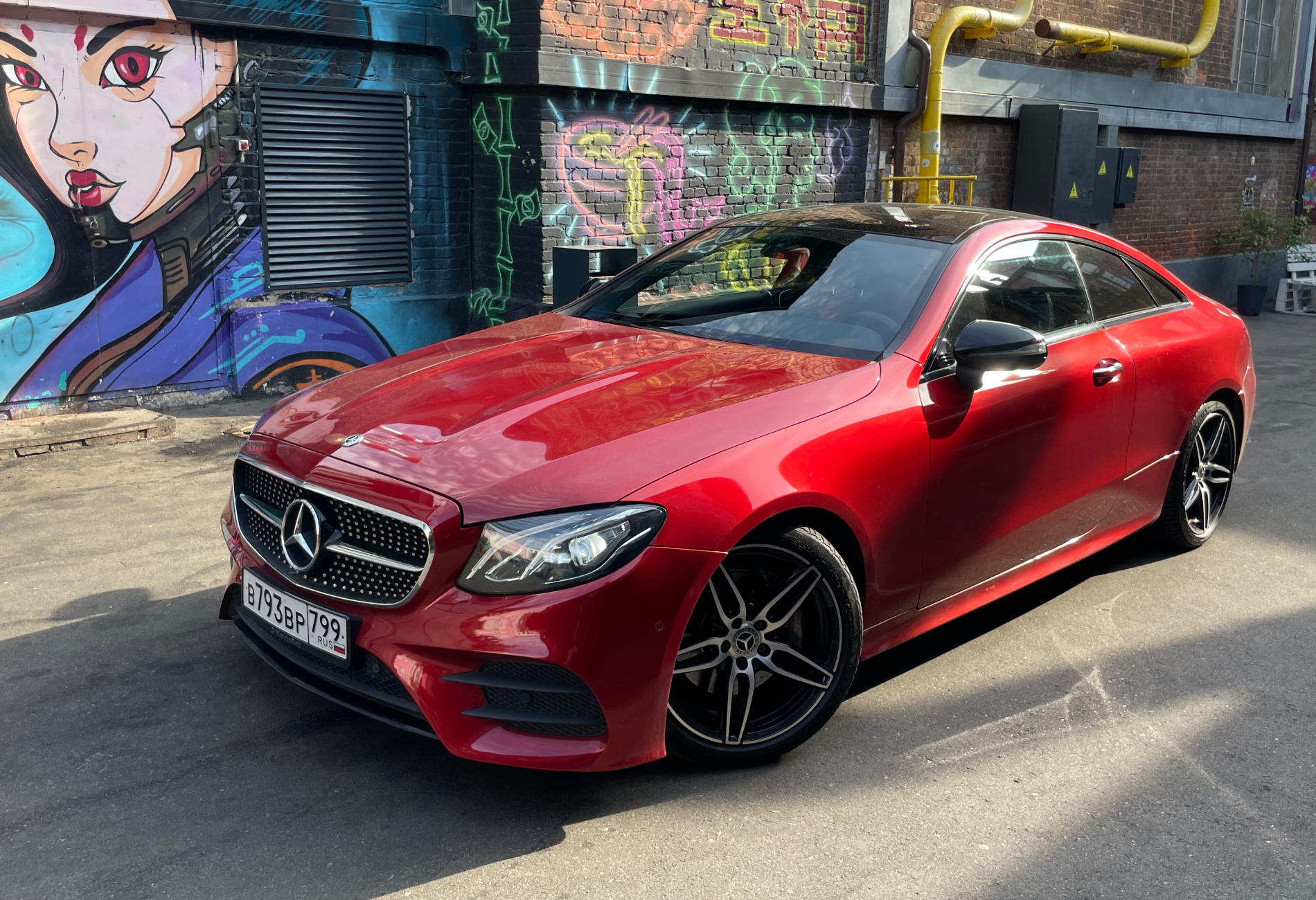 Аренда mercedes-benz e-klass бизнес класса 2017 года в городе Москва Водный стадион от 8792 руб./сутки, задний привод, двигатель: бензин, ОСАГО (Впишу в полис), без водителя, недорого - RentRide