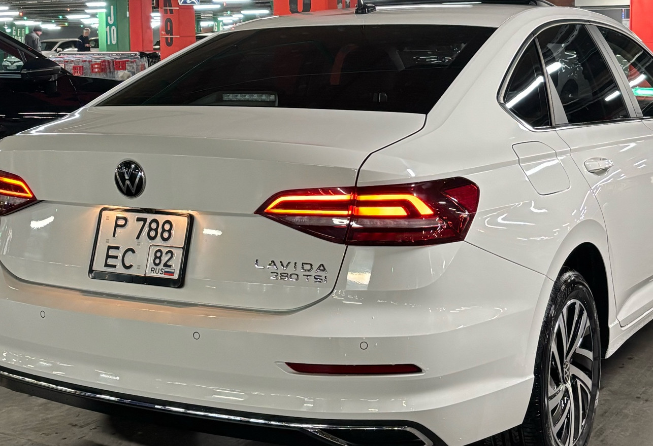 Аренда volkswagen lavida комфорт класса 2022 года в городе Москва от 3200 руб./сутки, передний привод, двигатель: бензин, объем 1.4 литра, ОСАГО (Мультидрайв), без водителя, недорого, вид 4 - RentRide