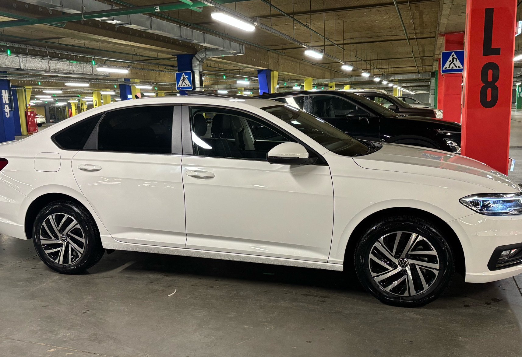 Аренда volkswagen lavida комфорт класса 2022 года в городе Москва от 3200 руб./сутки, передний привод, двигатель: бензин, объем 1.4 литра, ОСАГО (Мультидрайв), без водителя, недорого, вид 5 - RentRide