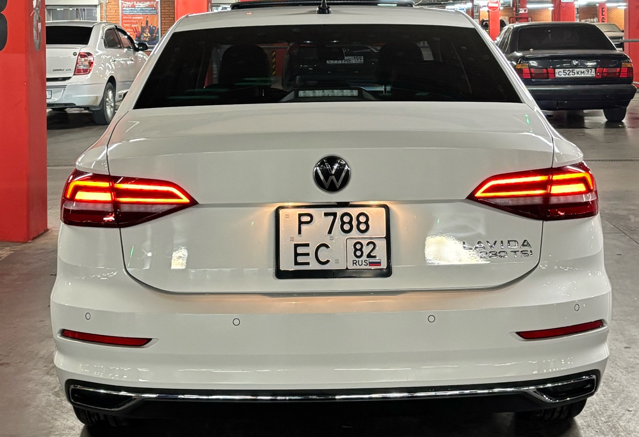Аренда volkswagen lavida комфорт класса 2022 года в городе Москва от 3200 руб./сутки, передний привод, двигатель: бензин, объем 1.4 литра, ОСАГО (Мультидрайв), без водителя, недорого, вид 3 - RentRide