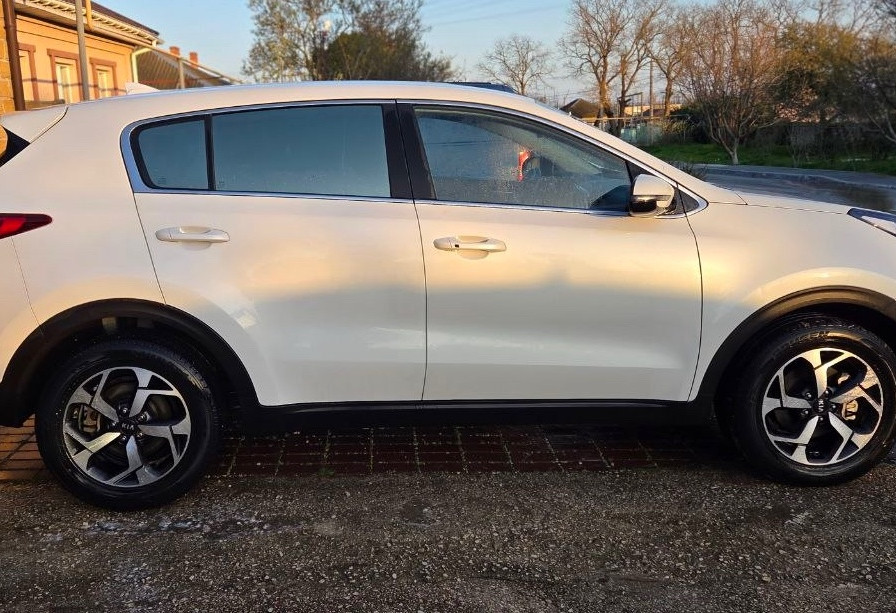 Аренда kia sportage комфорт класса 2021 года в городе Москва от 4000 руб./сутки, передний привод, двигатель: дизель, объем 1.6 литров, ОСАГО (Мультидрайв), без водителя, недорого, вид 3 - RentRide